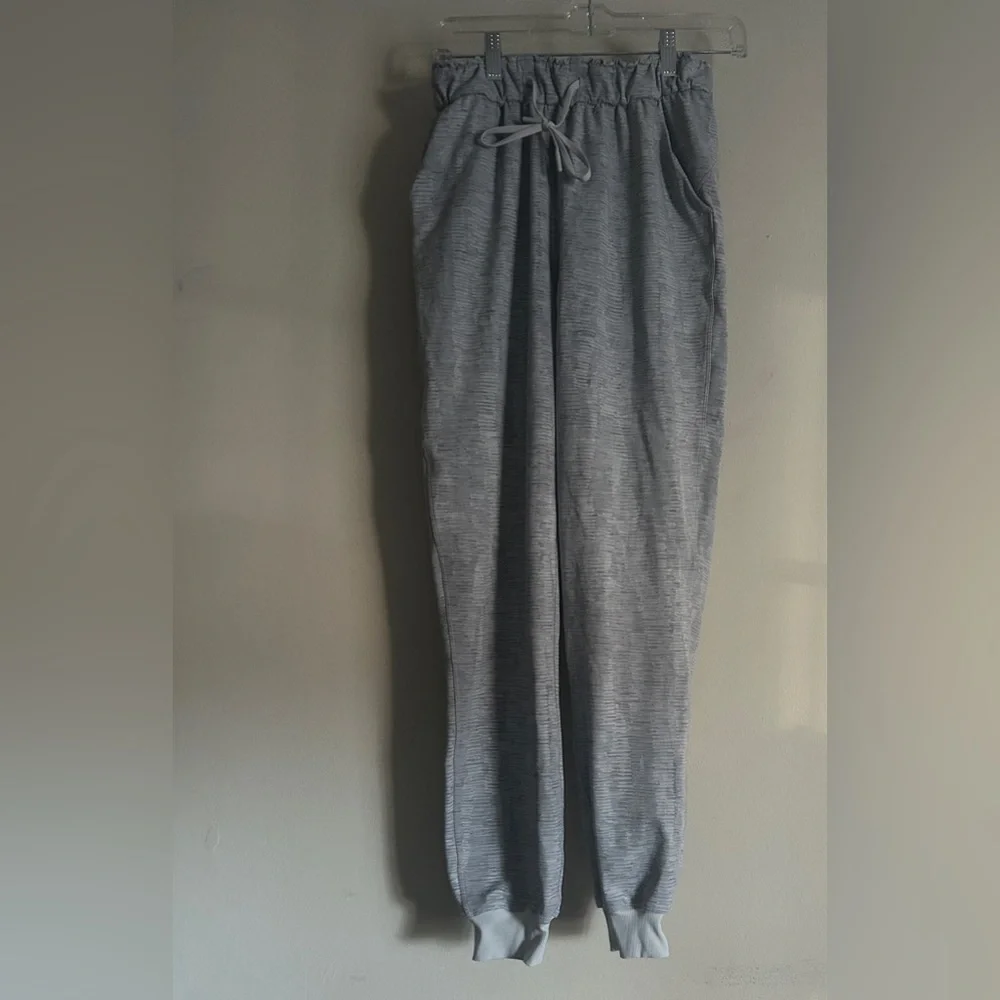 Lululemon On the Fly Jogger Size 4